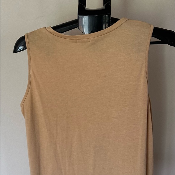 Women’s tan sleeveless tank size medium - Picture 2 of 3